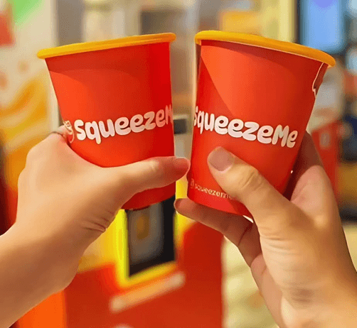 SqueezeMe Cups - jus jeruk segar dalam kemasan cup